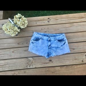 Cut off acid wash shorts